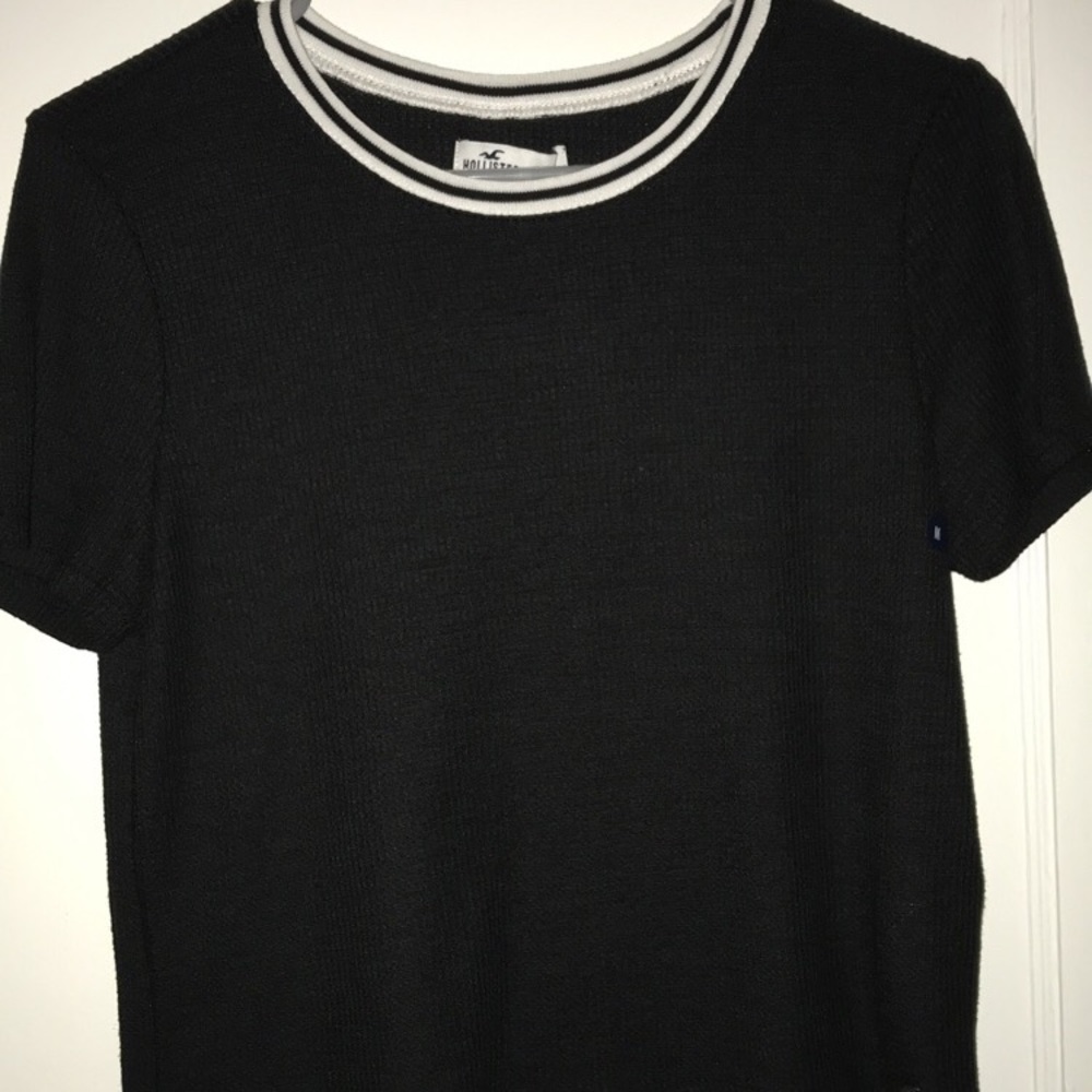 Hollister Cropped Shirt